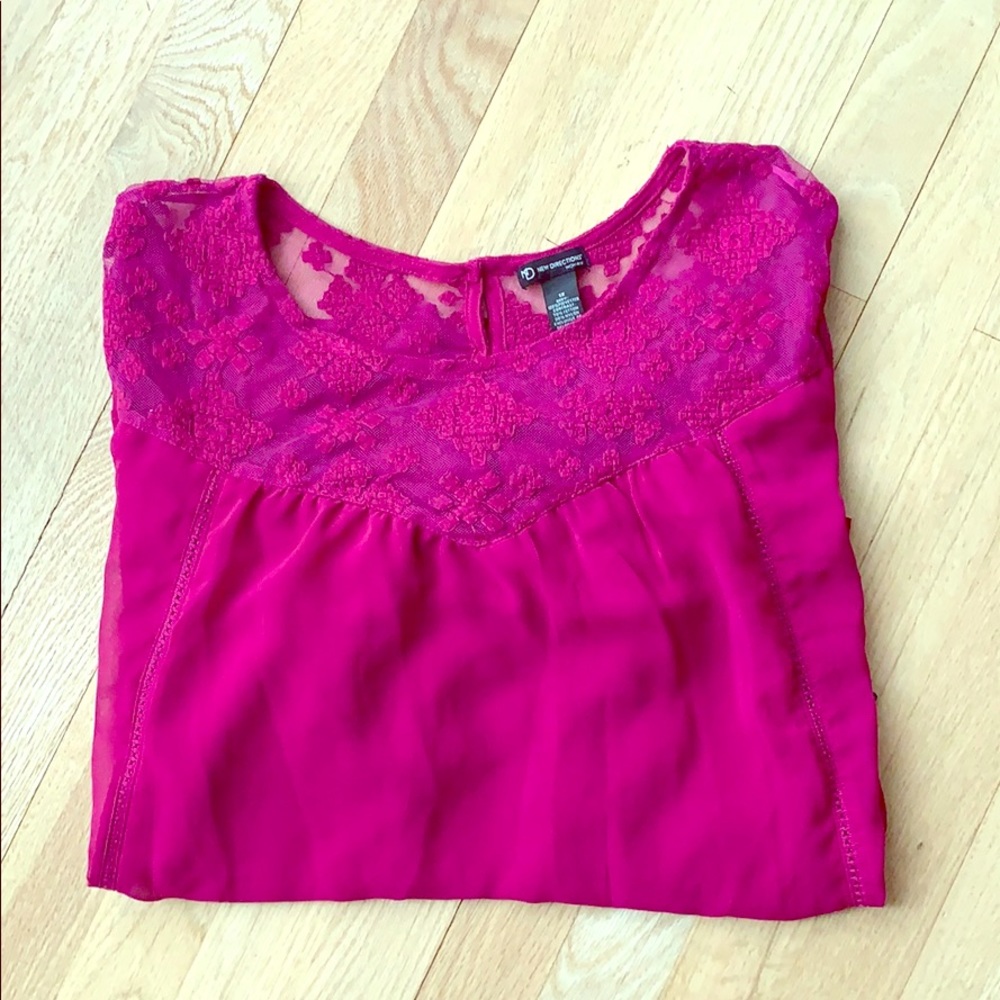 NWT. Perfect for spring, peasant top in fuchsia 🌺